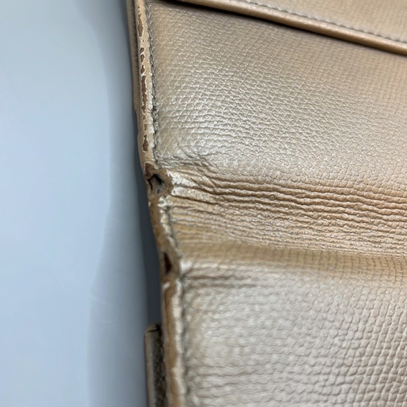 Gorgeous Vintage Chanel wallet light pink/ cream color with silver chain - Picture 12 of 16